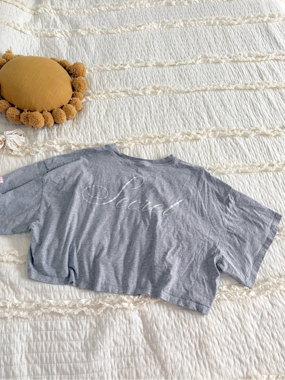 VS grey tee